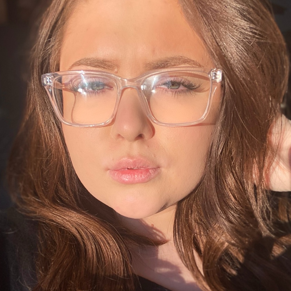 Meet your Posher, Shania